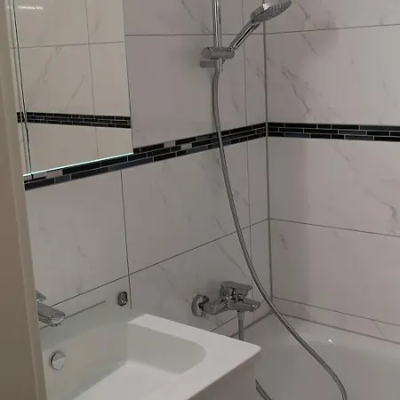公寓 Appartment *